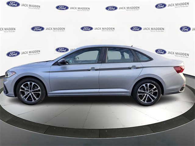 Used 2025 Volkswagen Jetta Sport image 2