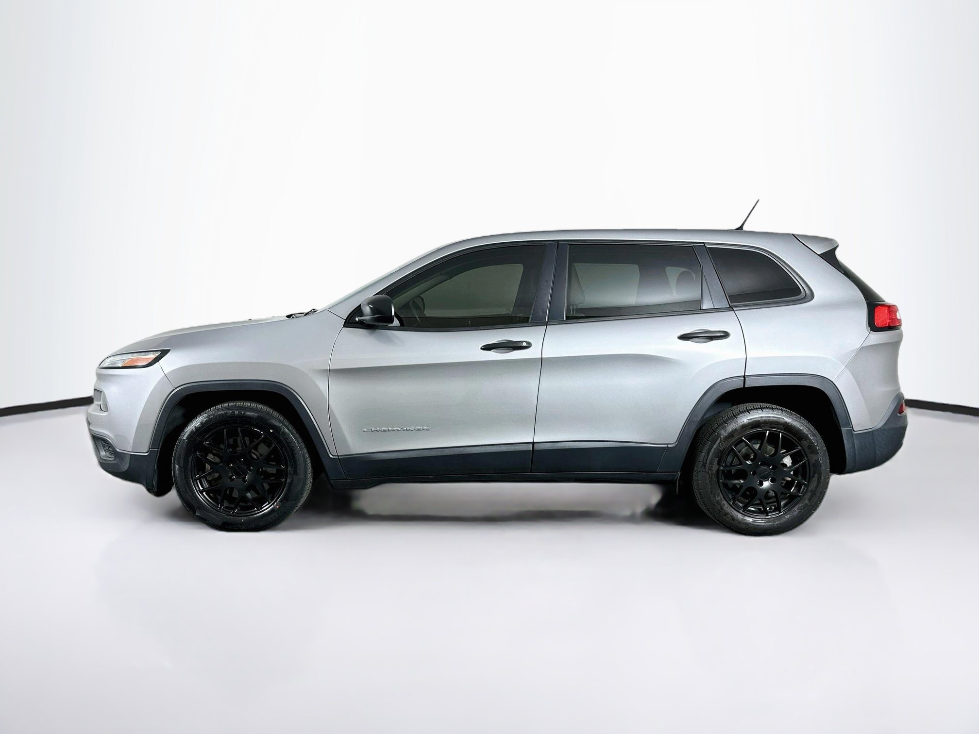 Used 2015 Jeep Cherokee Sport FWD image 4