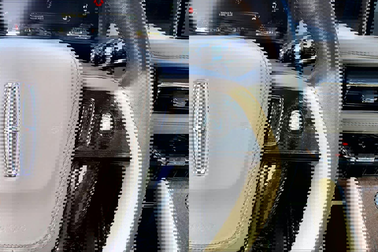 Used 2023 Lincoln Aviator Reserve w/ Equipment Group 201A image 25