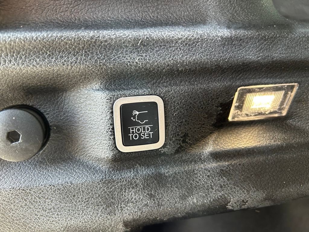 Used 2023 Jeep Grand Cherokee L Limited w/ Luxury Tech Group II image 30