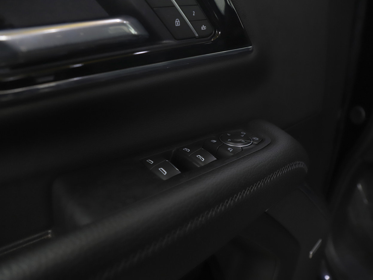 Used 2025 GMC Yukon Denali AWD/4WD image 24
