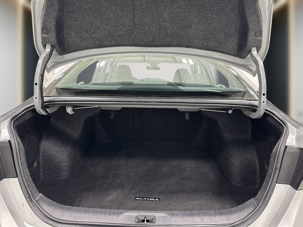Used 2024 Nissan Altima 2.5 SV FWD image 14