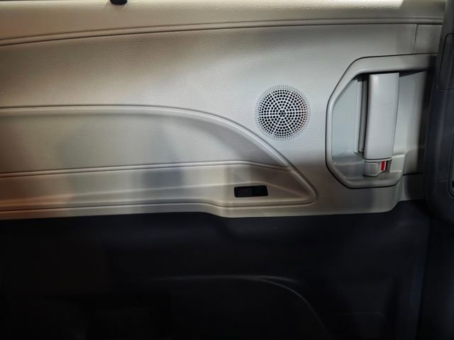 Used 2023 Toyota Sienna XLE w/ XLE Plus Package image 11