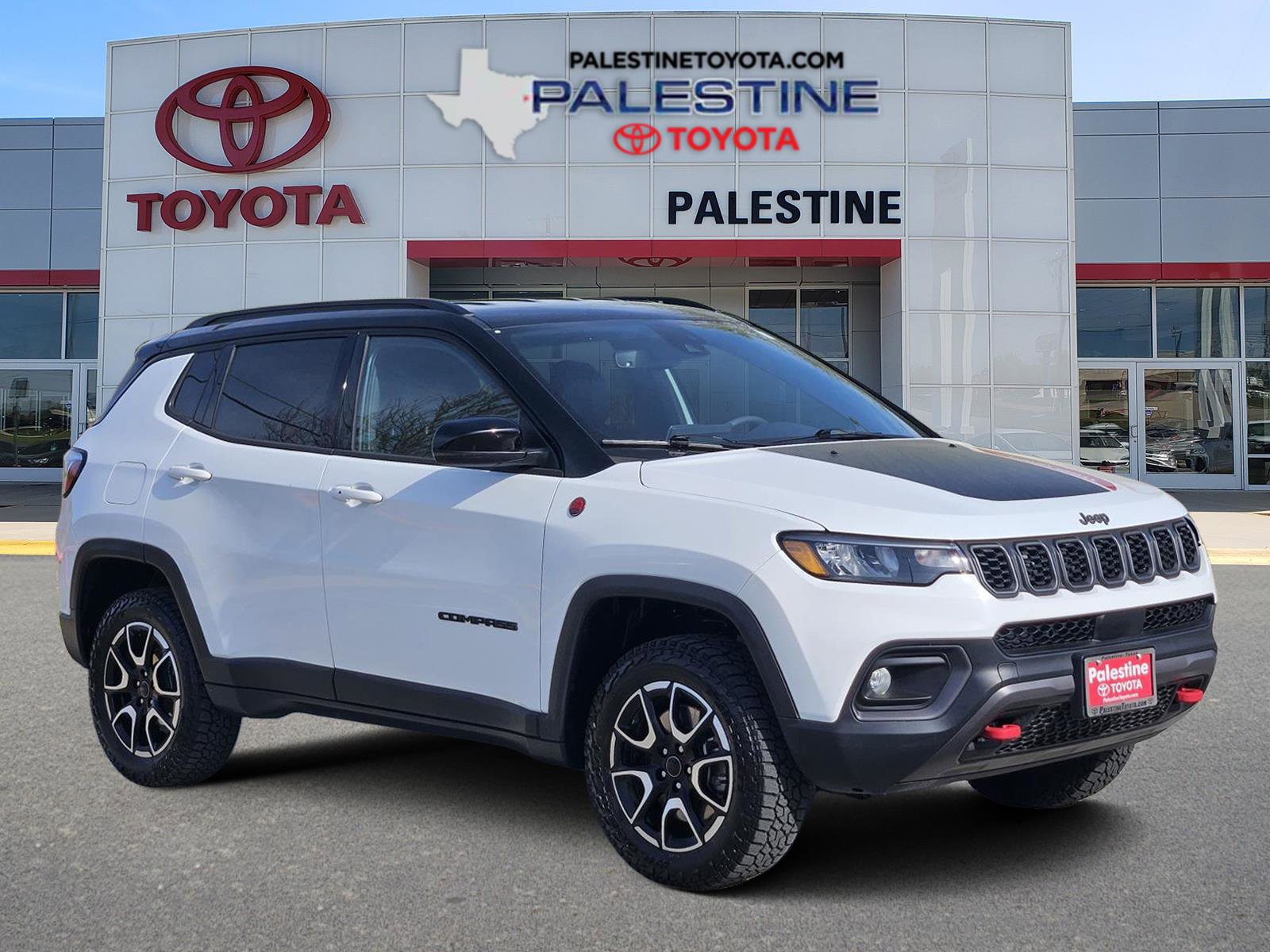 Used 2025 Jeep Compass Trailhawk image 1