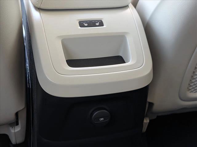 Used 2021 Volvo XC60 T8 Inscription image 17