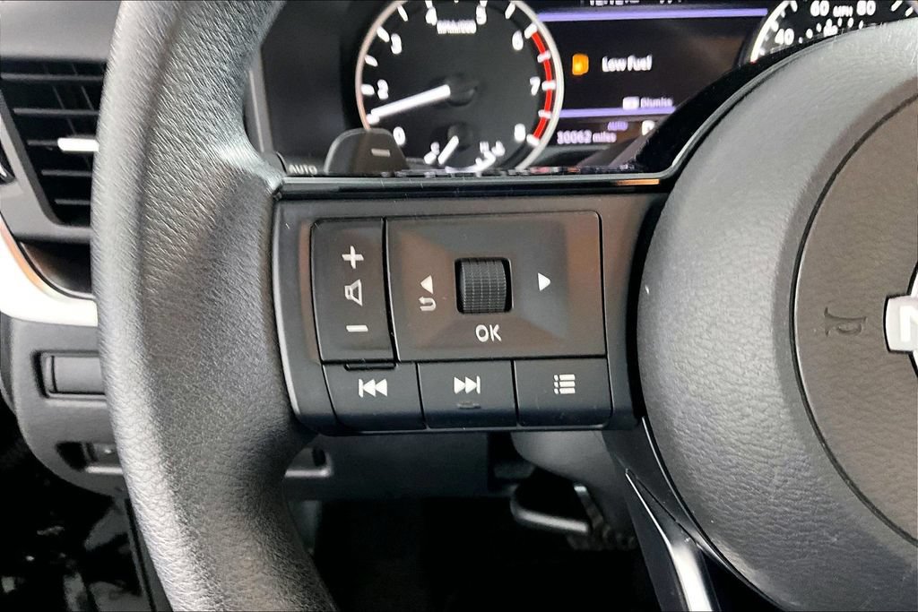 Used 2023 Nissan Rogue SV AWD/4WD image 17