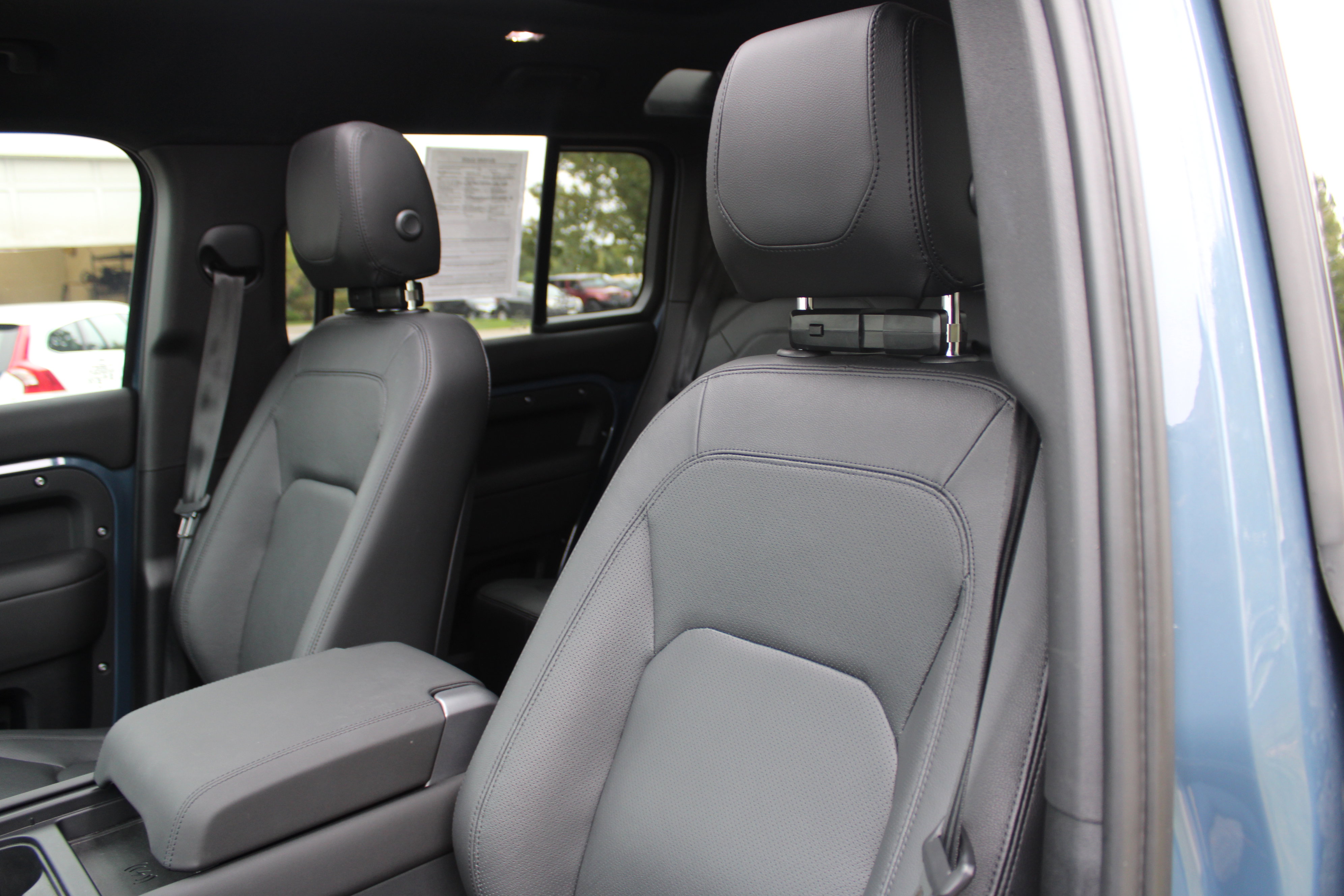 Used 2024 Land Rover Defender 110 S image 9