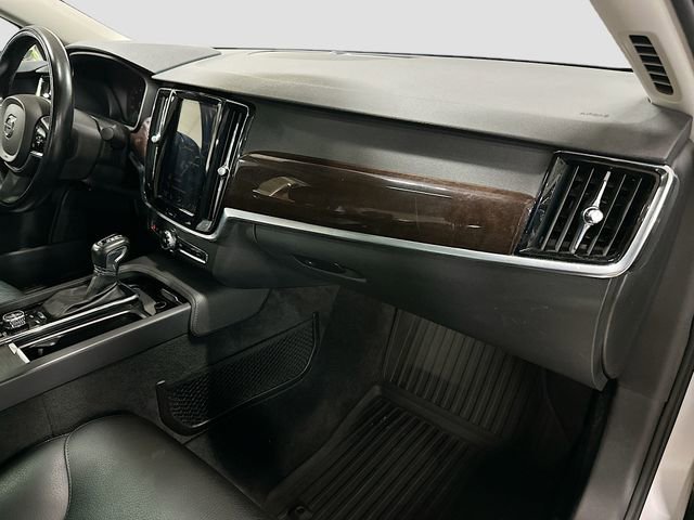 Used 2017 Volvo S90 T6 Momentum w/ Vision Package image 33