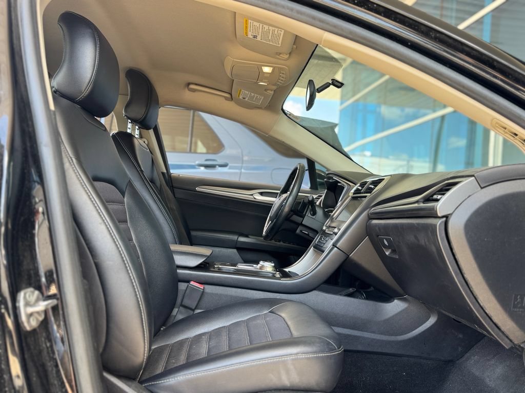 Used 2017 Ford Fusion SE w/ Equipment Group 201A FWD image 20