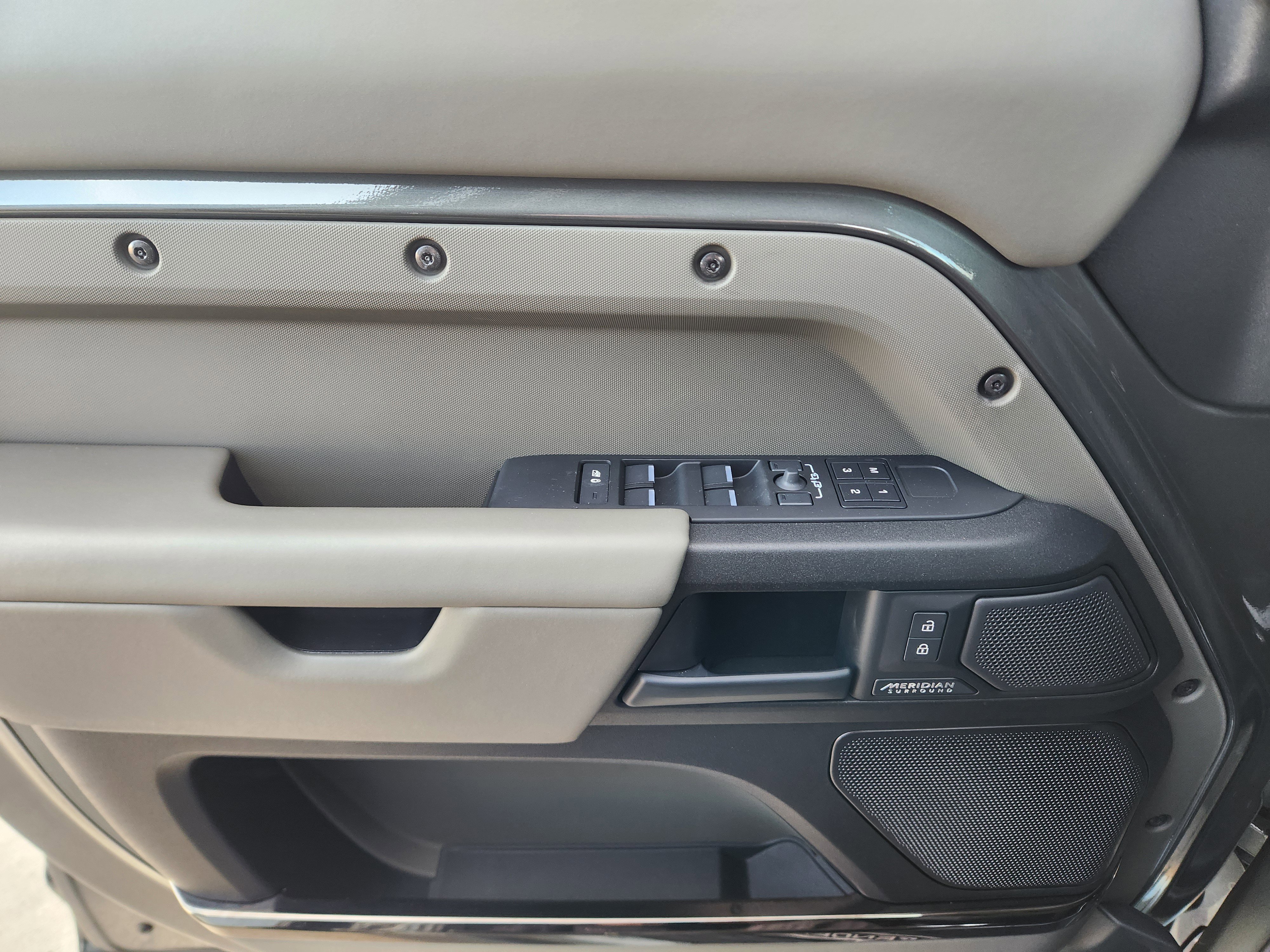 Certified 2025 Land Rover Defender 110 image 23