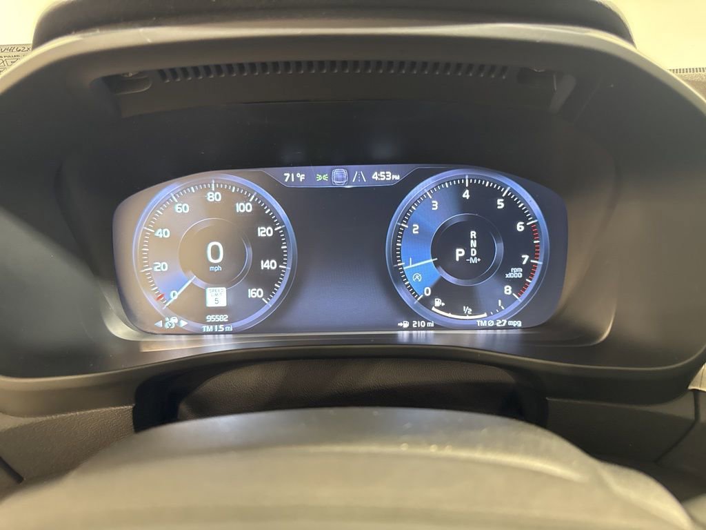 Used 2019 Volvo XC40 T5 Momentum image 12