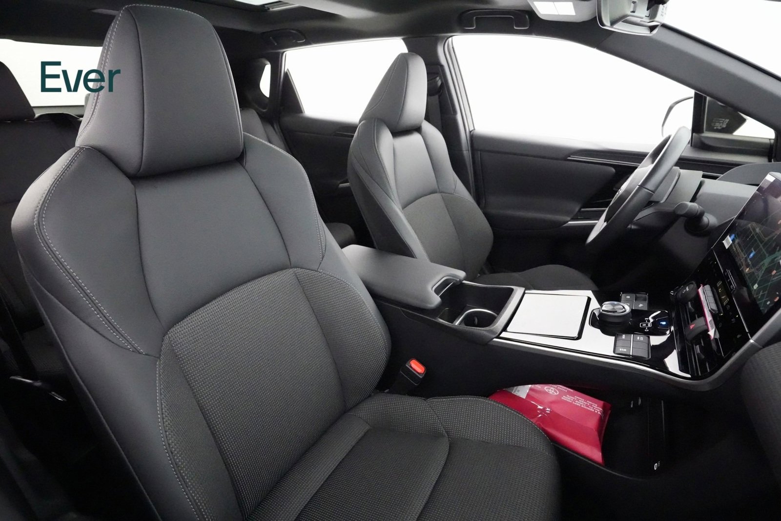 Used 2024 Toyota bZ4X XLE w/ Weather Package image 8