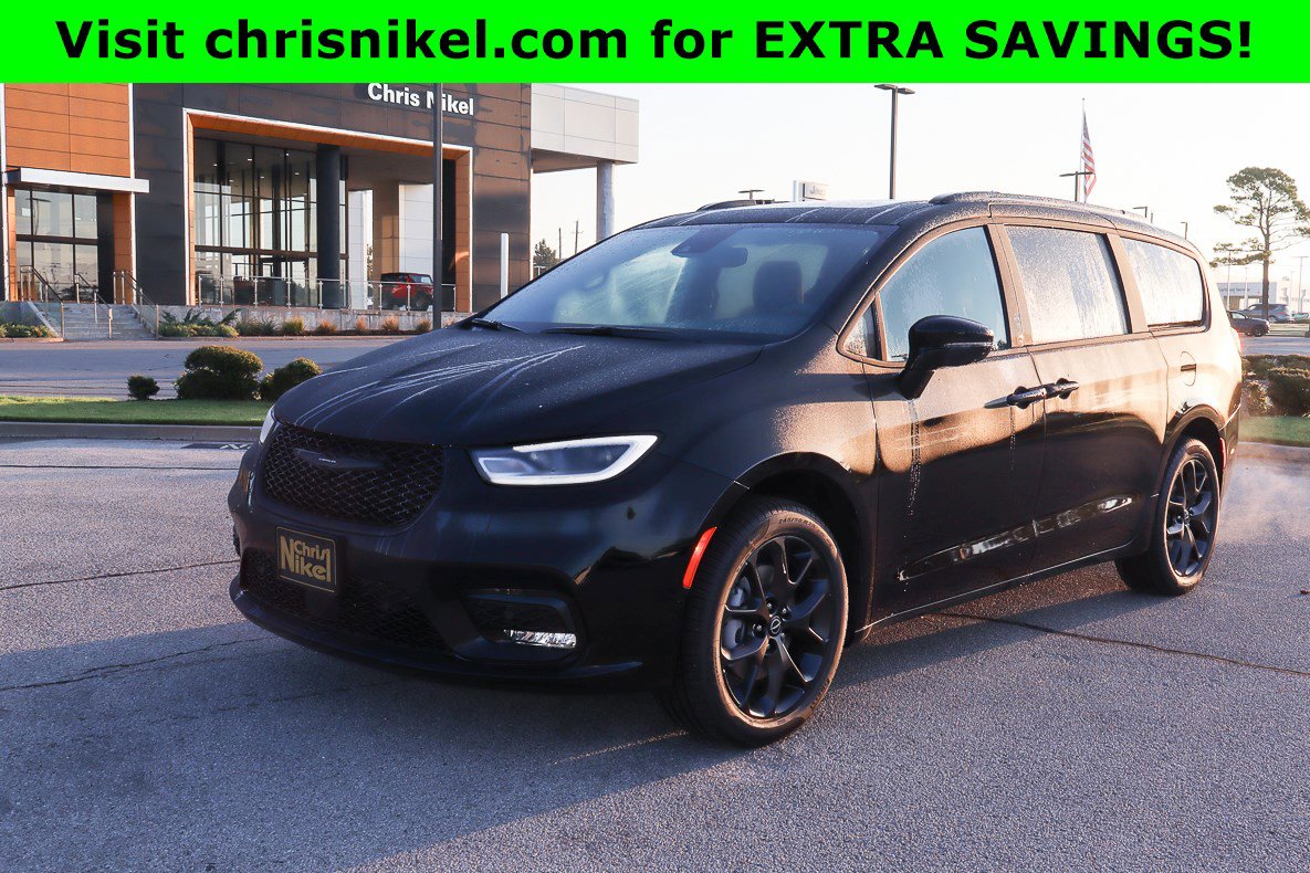 New 2026 Chrysler Pacifica Limited w/ S Appearance Package