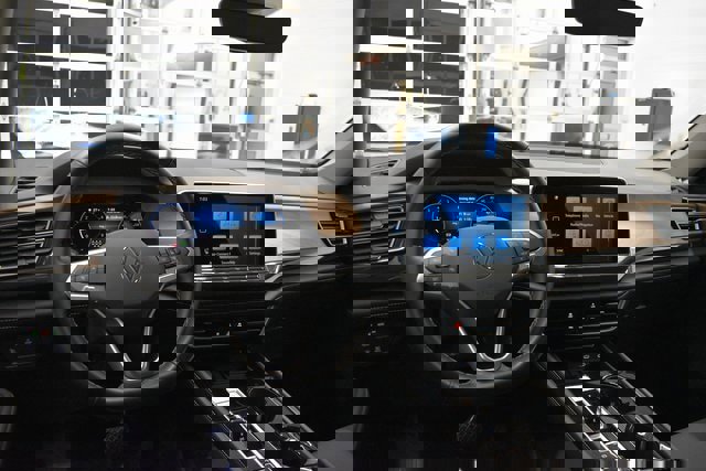 Used 2025 Volkswagen Atlas SE image 25