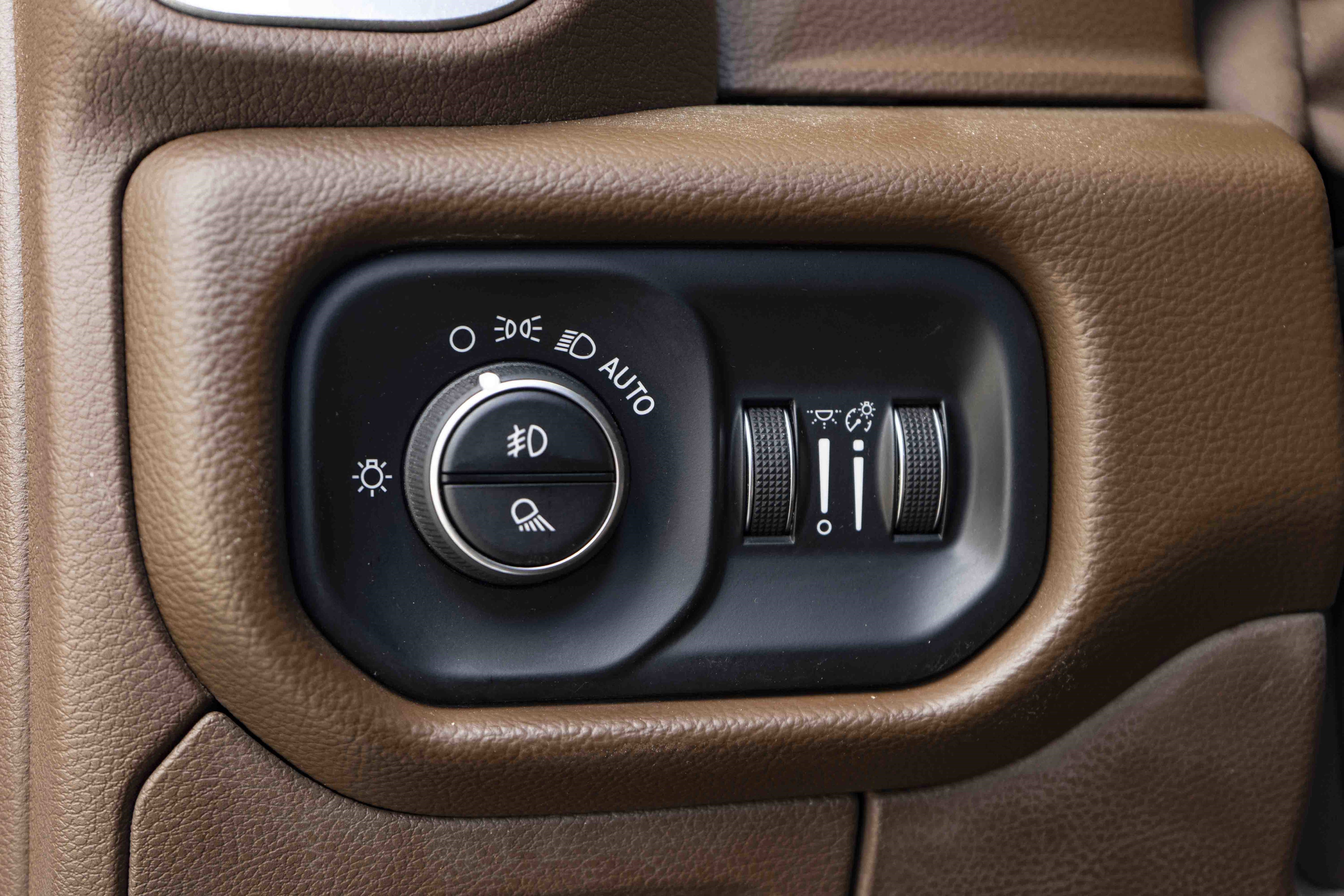 Used 2019 RAM 1500 Laramie AWD/4WD image 40