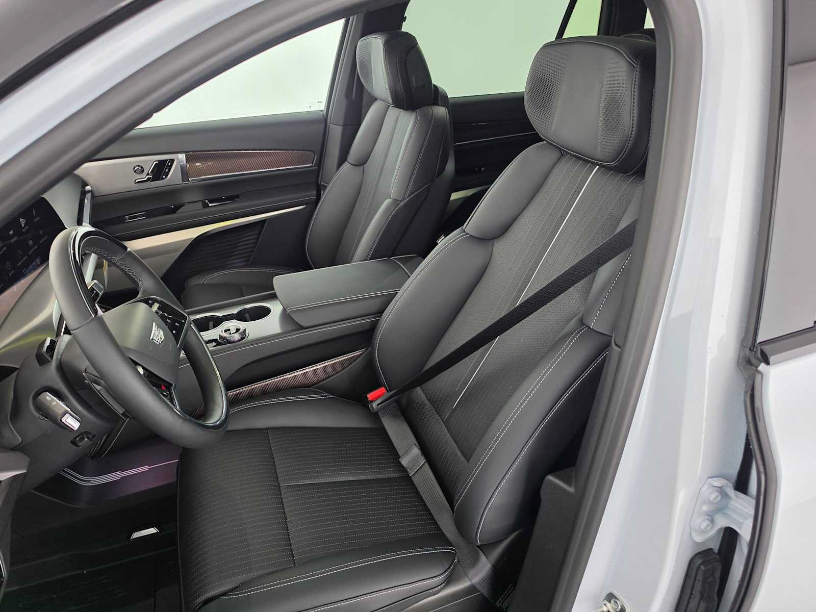 New 2027 Cadillac Vistiq Sport w/ LPO, Floor Liner Package AWD/4WD image 23