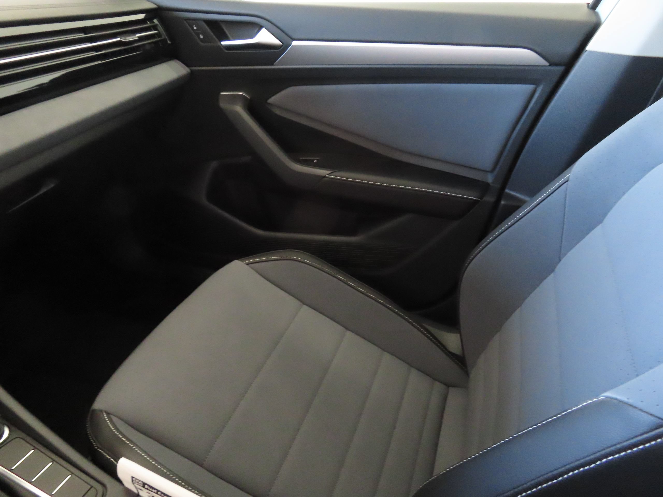 New 2026 Volkswagen Jetta SE FWD image 19