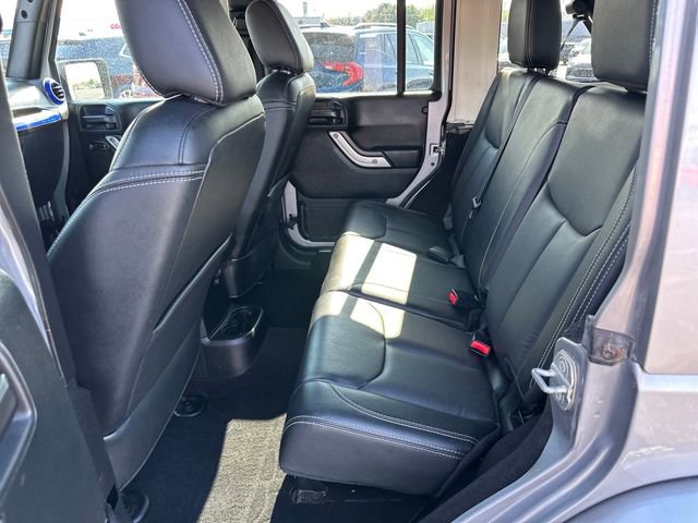 Used 2018 Jeep Wrangler Unlimited Sahara w/ Connectivity Group AWD/4WD image 15