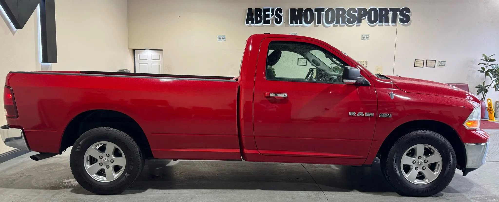 Used 2010 Dodge Ram 1500 Truck SLT w/ Luxury Group image 4