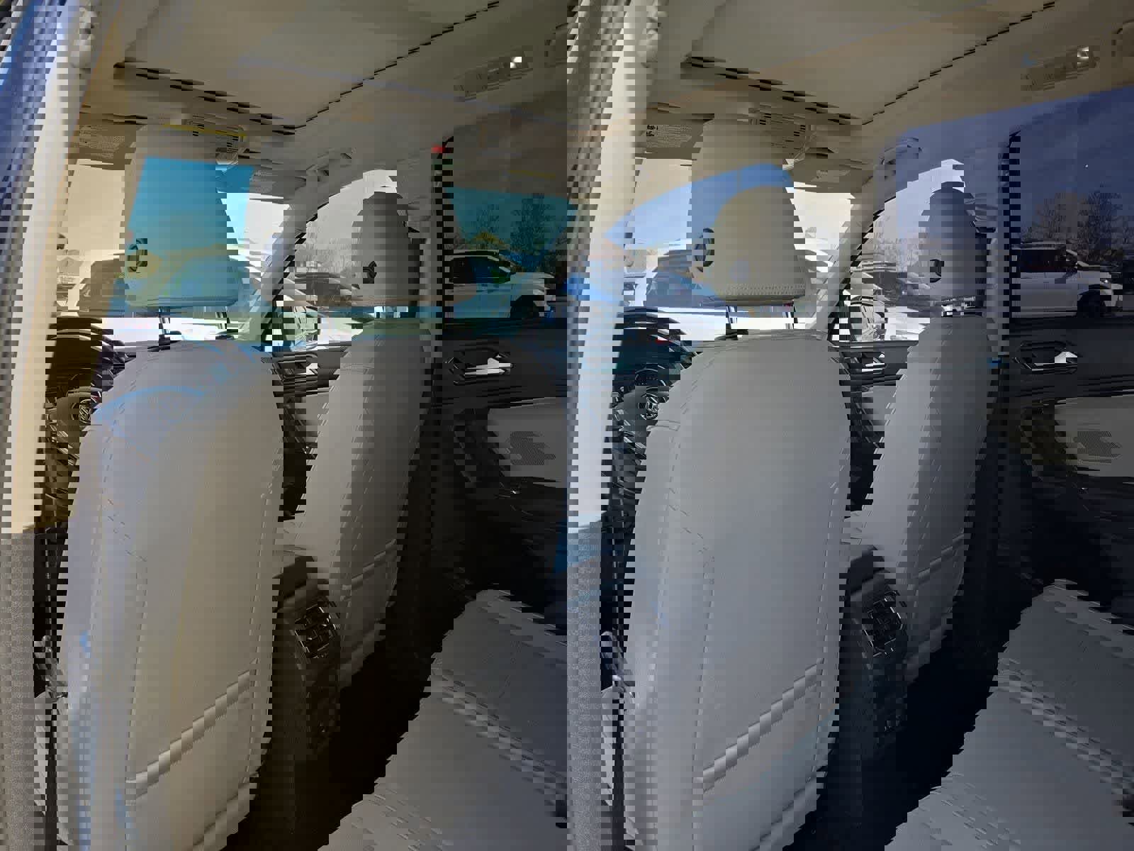 Used 2018 Volkswagen Tiguan SE image 16