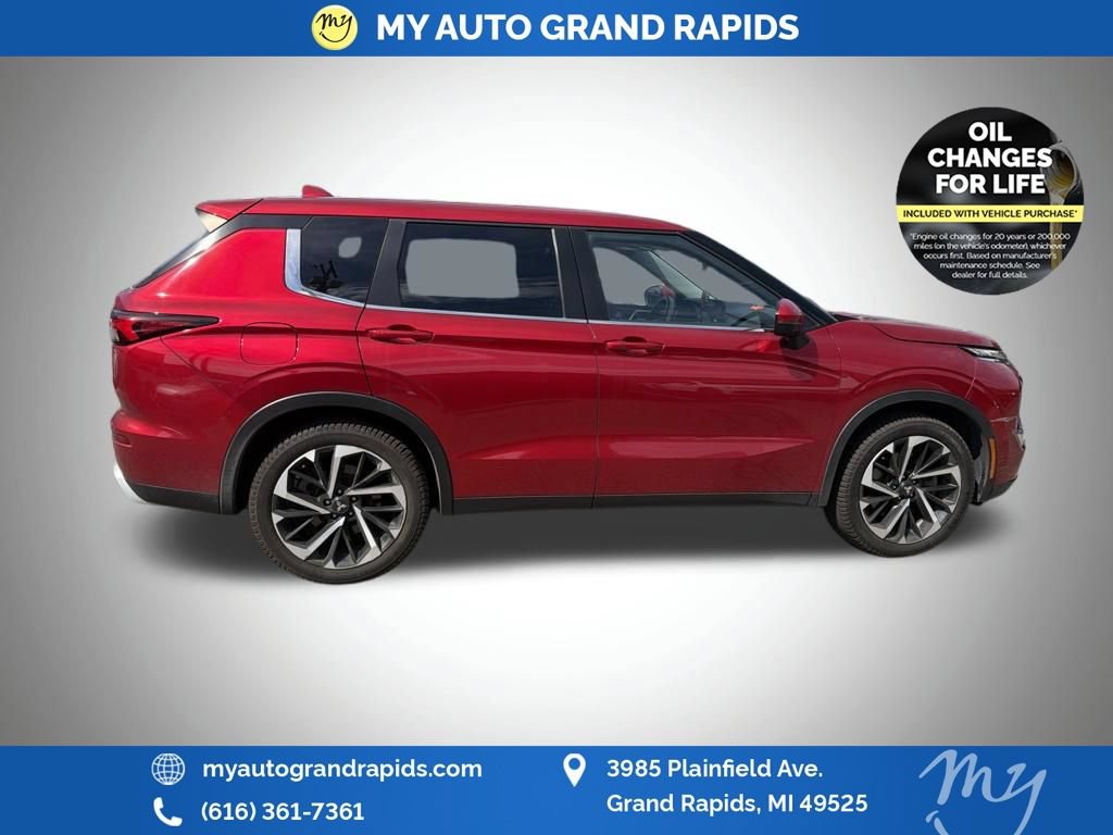 Used 2022 Mitsubishi Outlander SE AWD/4WD image 3