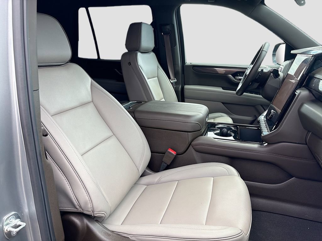 Used 2025 GMC Yukon Elevation AWD/4WD image 30