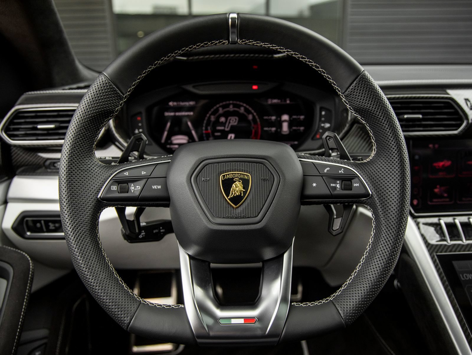 Used 2024 Lamborghini Urus S AWD/4WD image 29