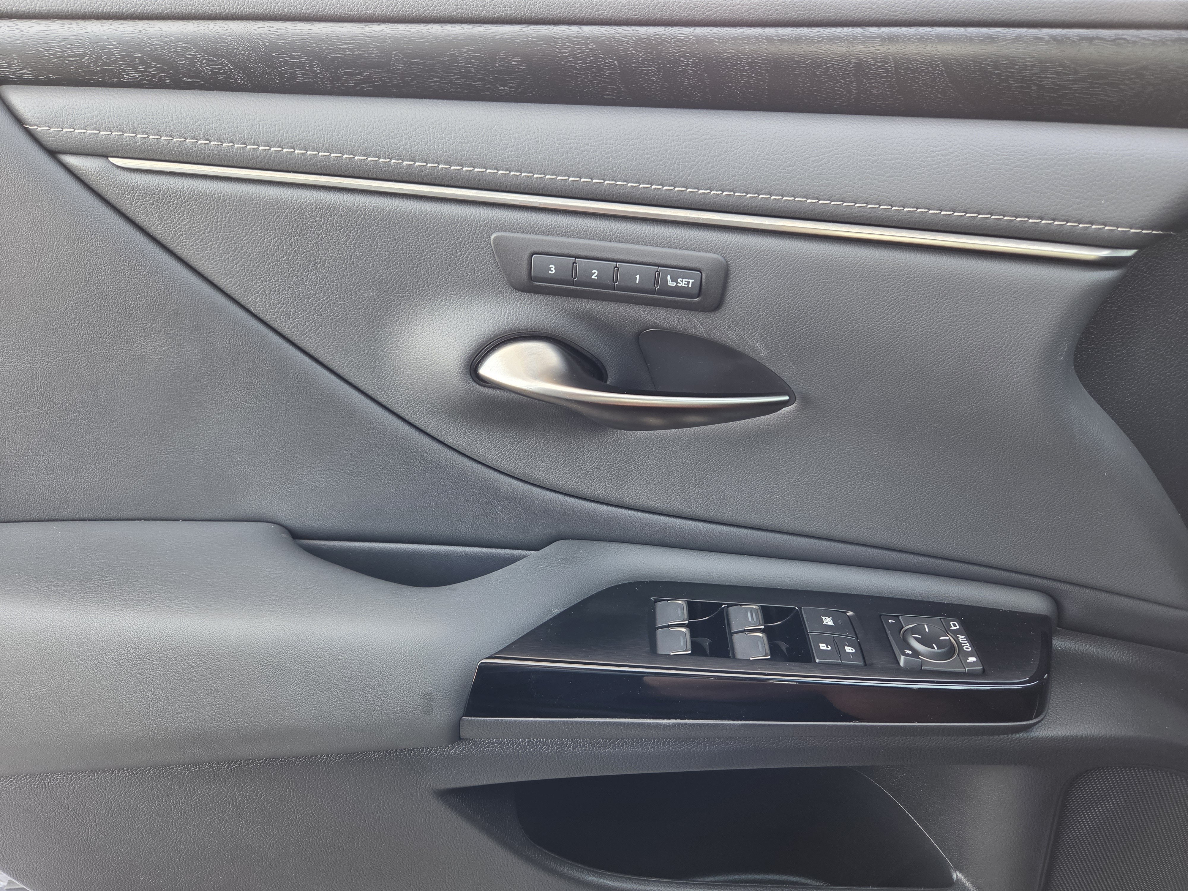Used 2022 Lexus ES 350 w/ Premium Package FWD image 27