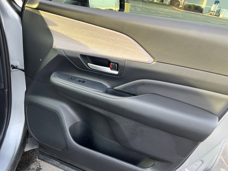 Used 2024 Toyota Grand Highlander Limited image 31