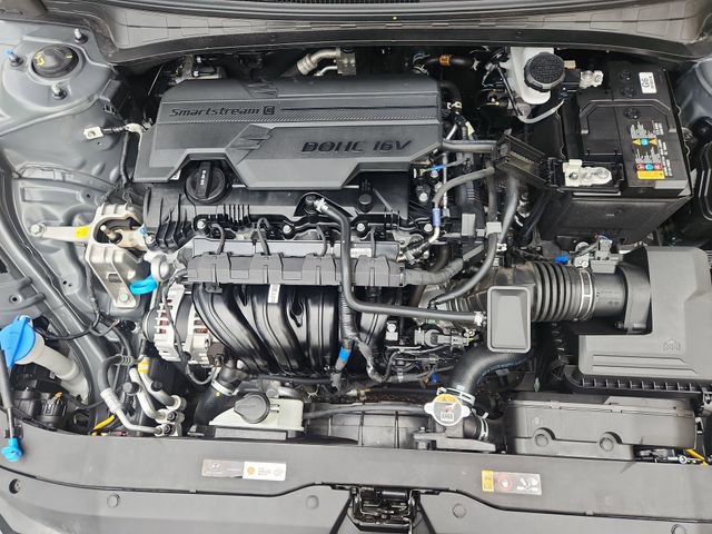 Used 2025 Hyundai Elantra SEL FWD image 29