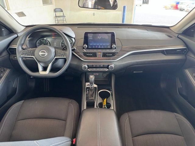 Used 2024 Nissan Altima 2.5 SV FWD image 12