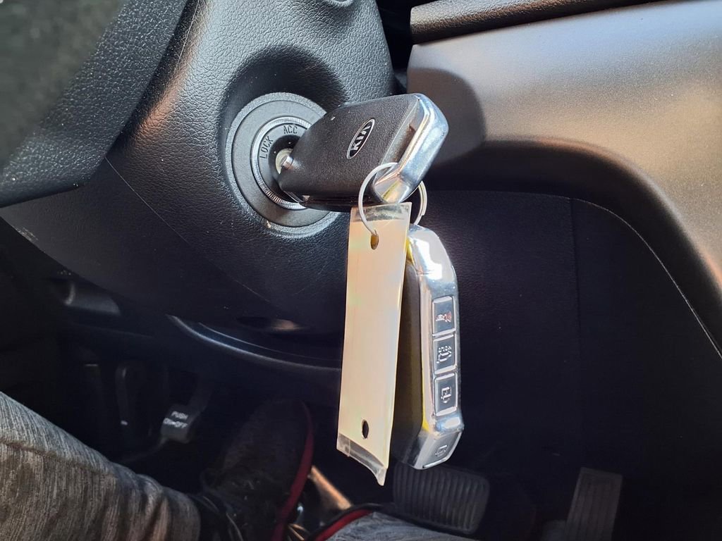 Used 2022 Kia Sportage LX image 8