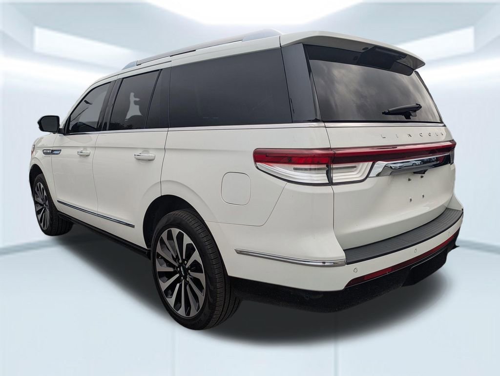 Used 2023 Lincoln Navigator Reserve RWD image 2