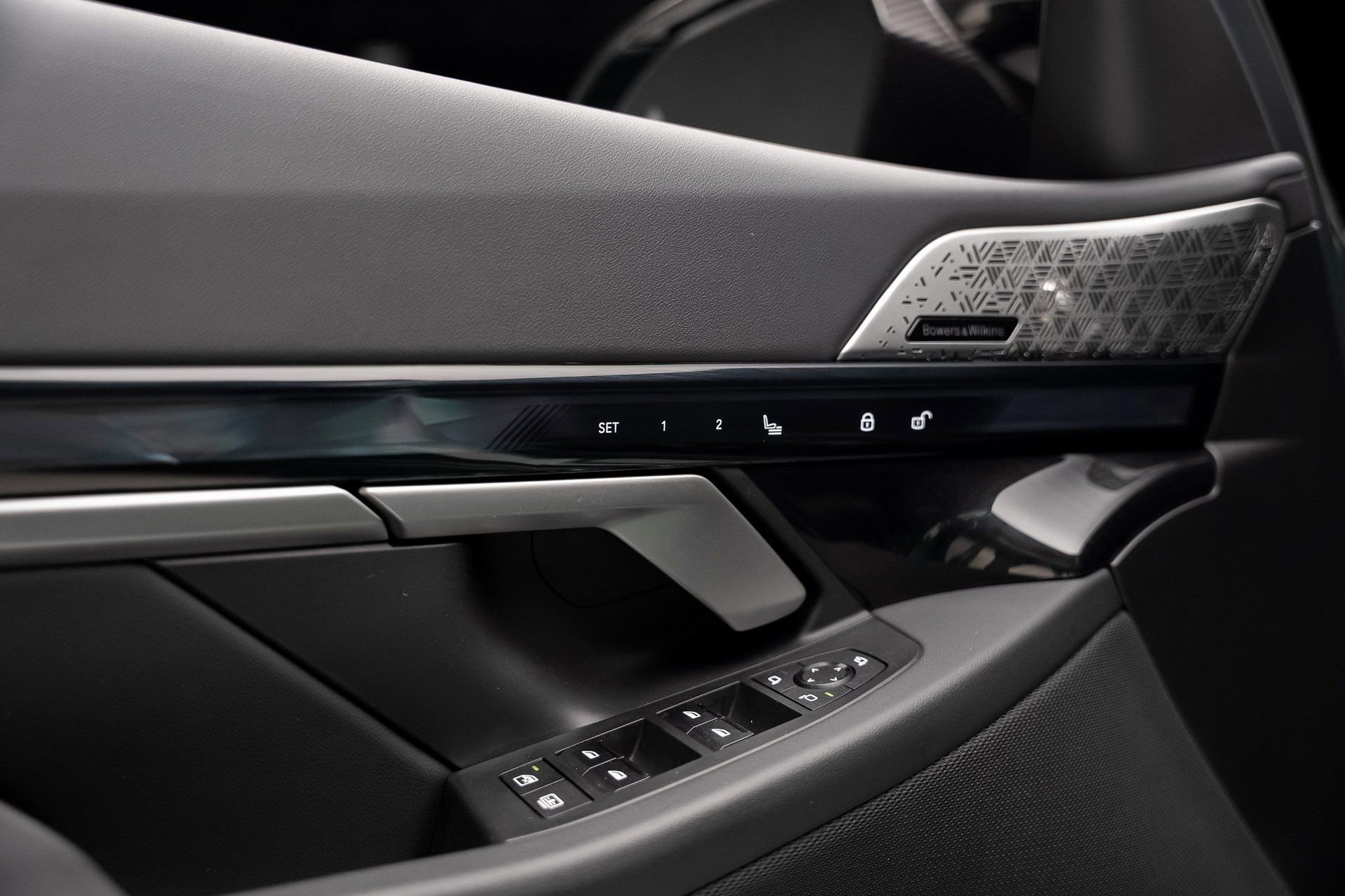 Used 2025 BMW M5 w/ Carbon Package image 60