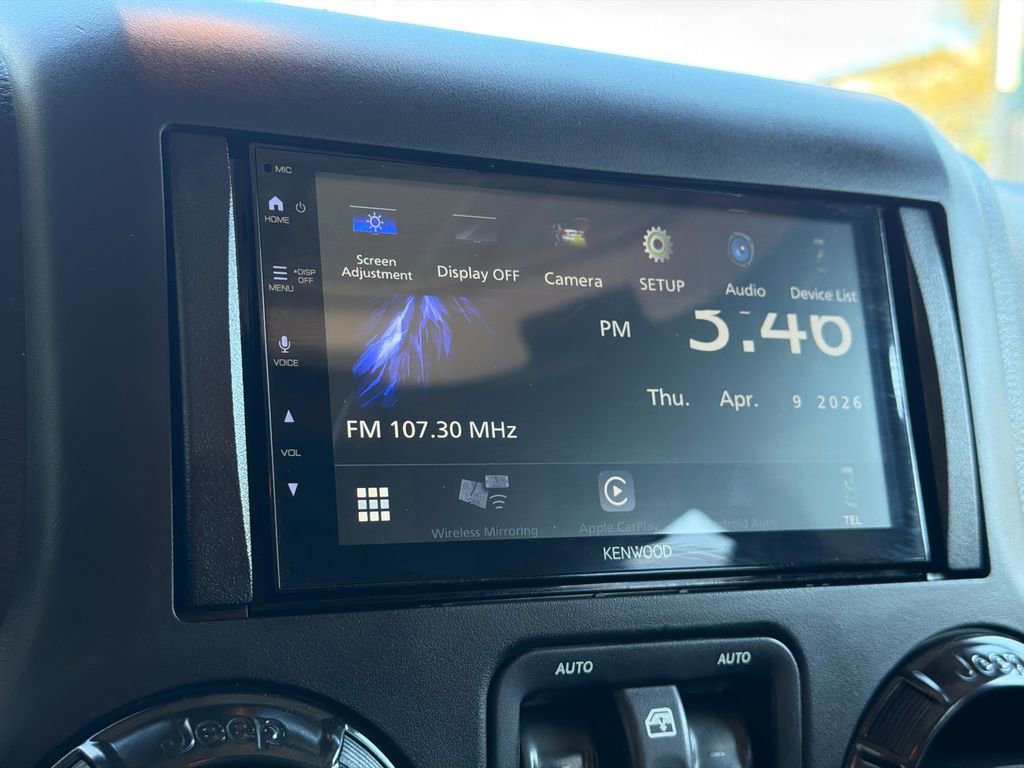 Used 2017 Jeep Wrangler Unlimited Sahara image 25