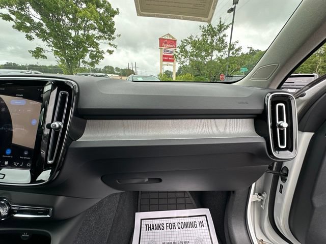 Used 2023 Volvo XC40 B4 Core w/ Convenience Package FWD image 16