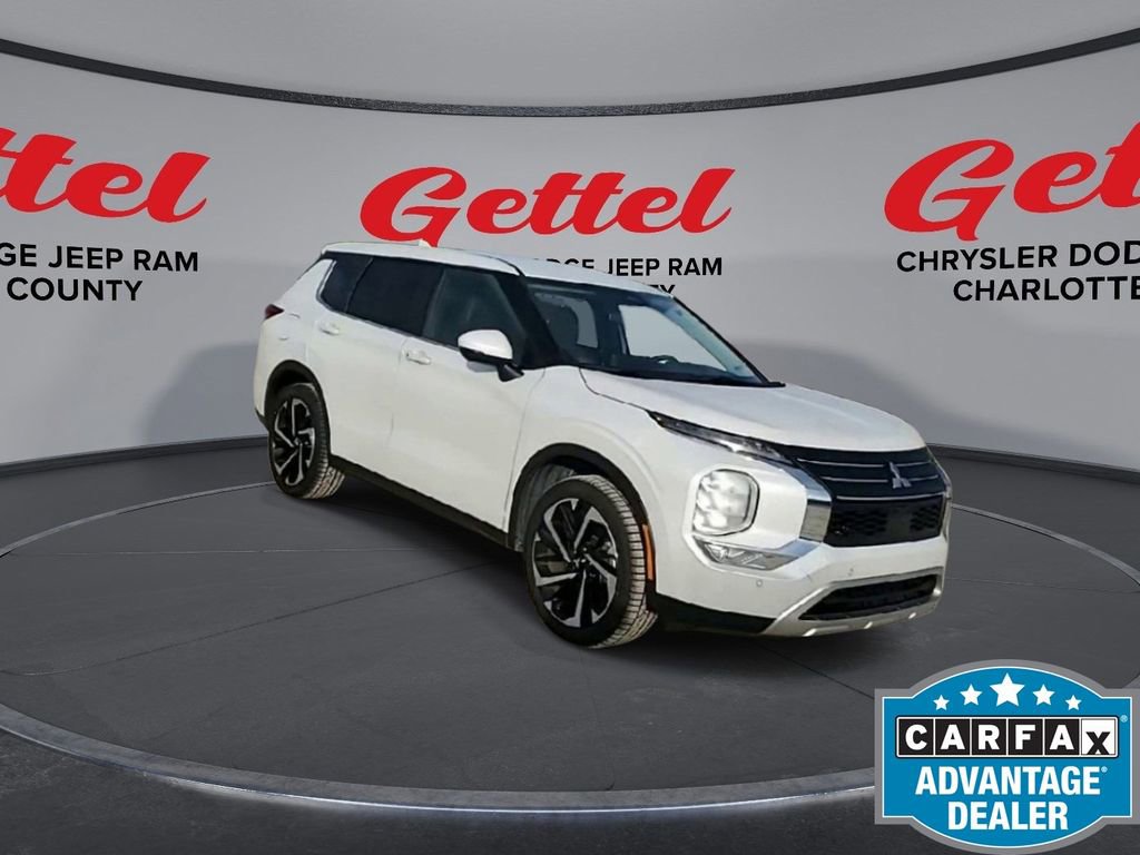 Used 2024 Mitsubishi Outlander SE image 2