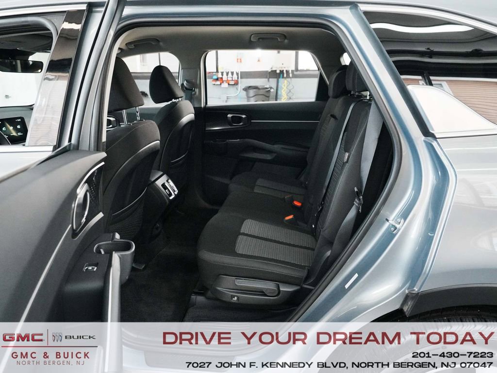 Used 2025 Kia Sorento LX image 30