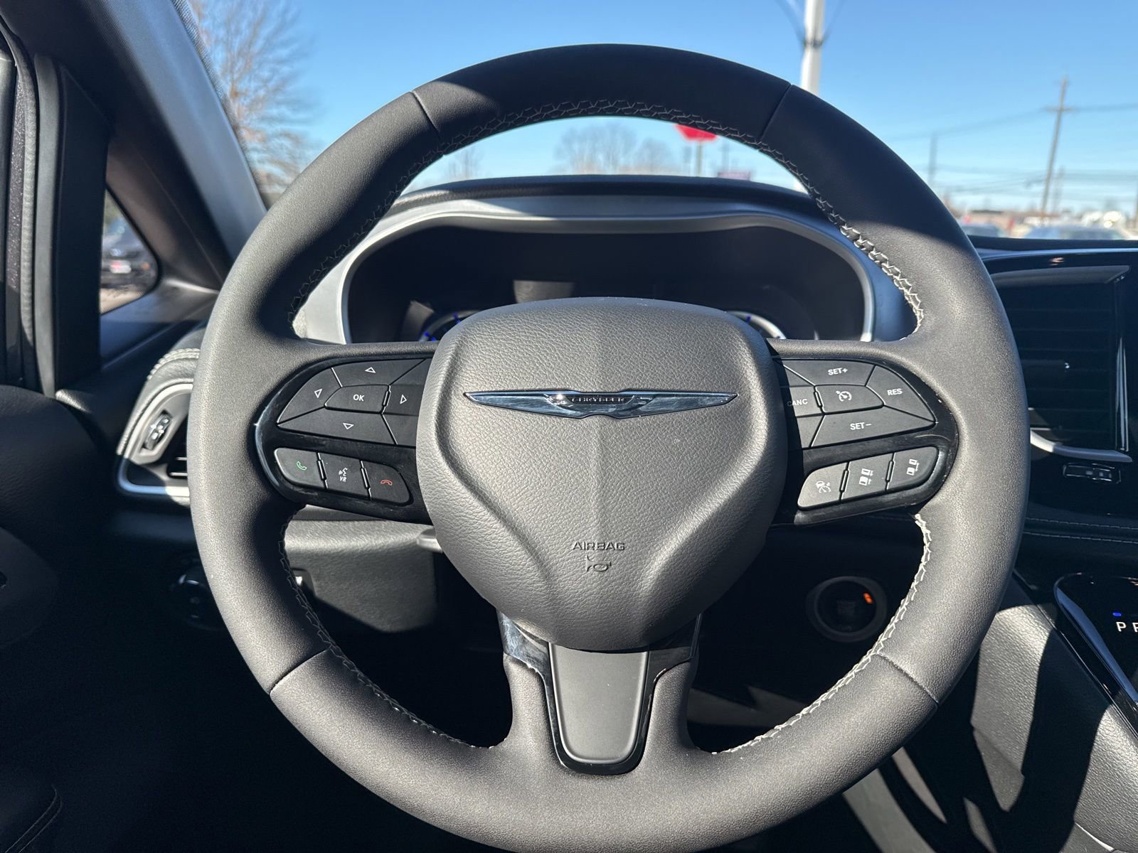 Used 2023 Chrysler Pacifica Touring-L w/ Uconnect Theater Family Group image 19