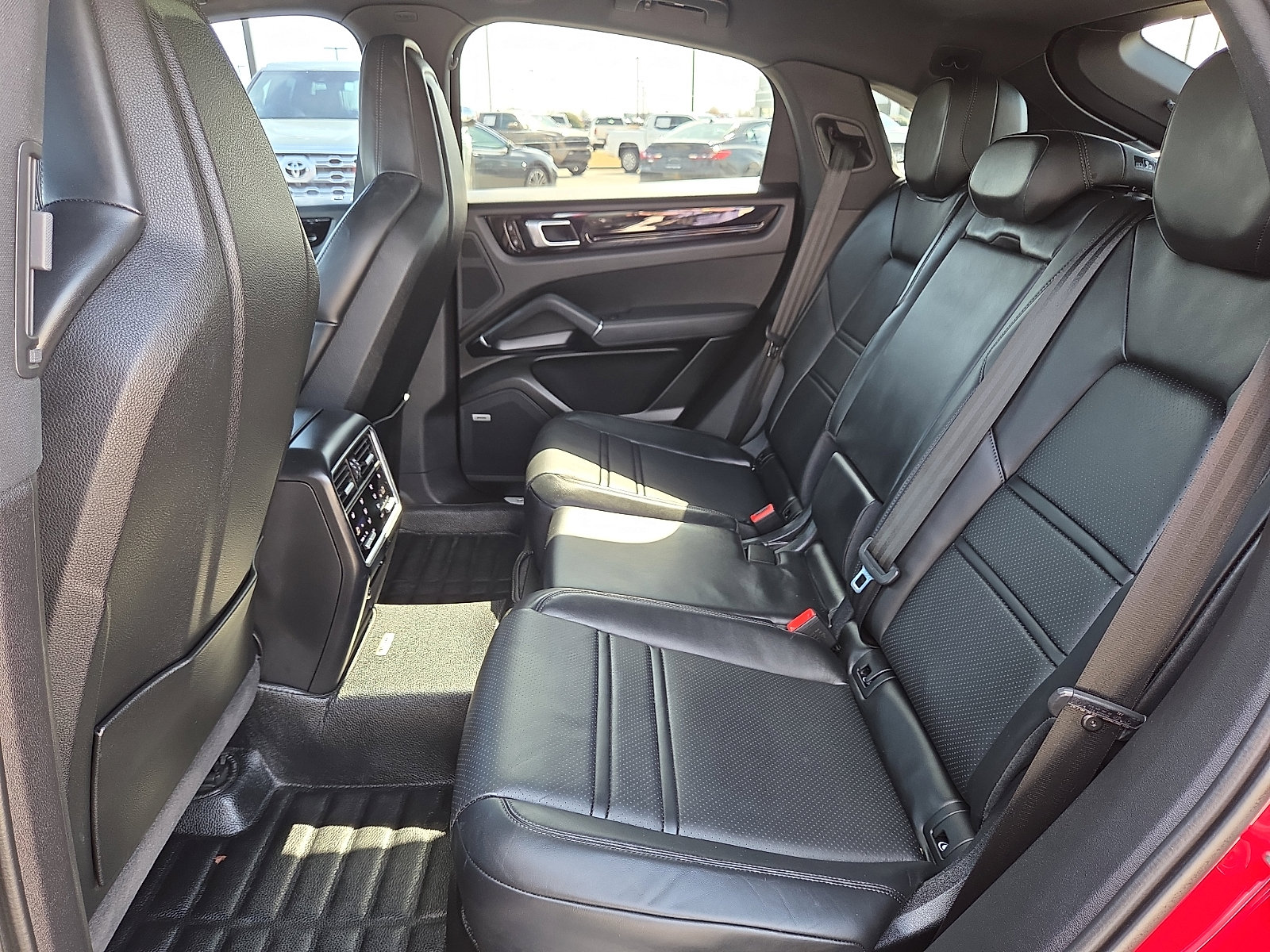 Used 2021 Porsche Cayenne Coupe image 10