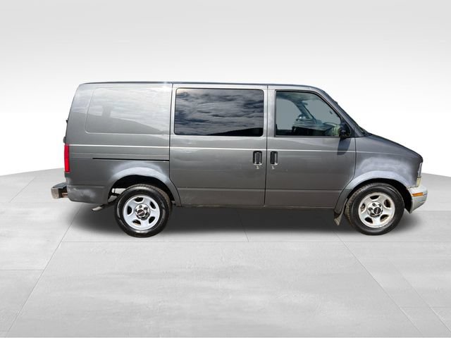 Used 2005 GMC Safari RWD image 2