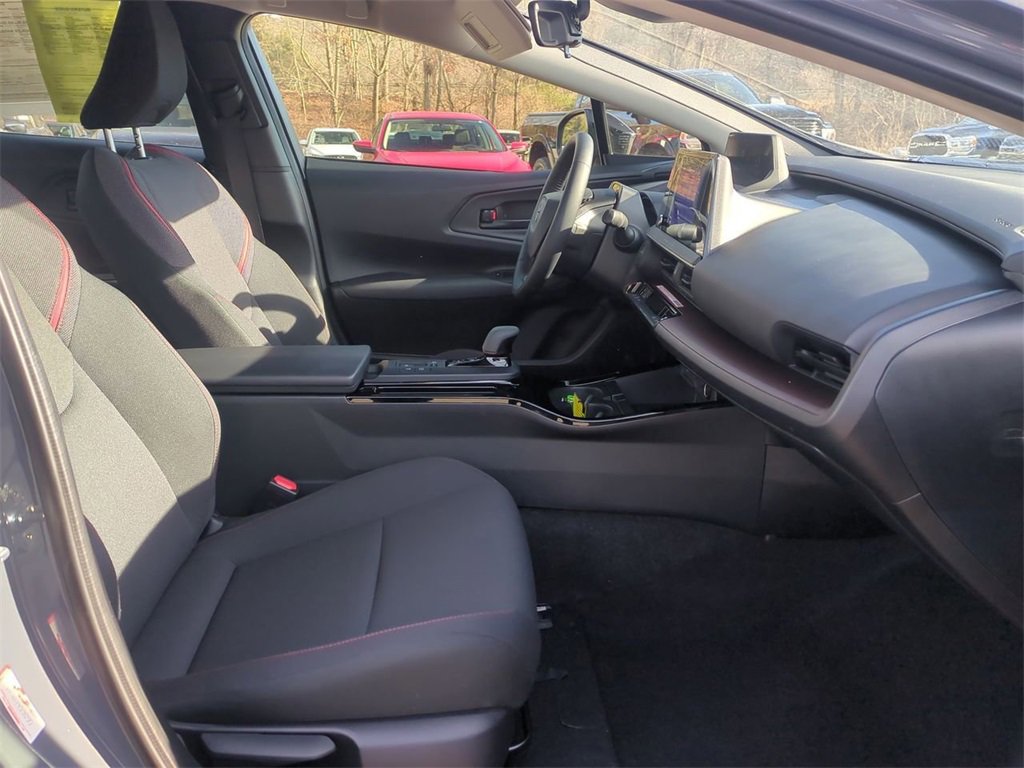 Used 2025 Toyota Prius Plug-In Hybrid image 27