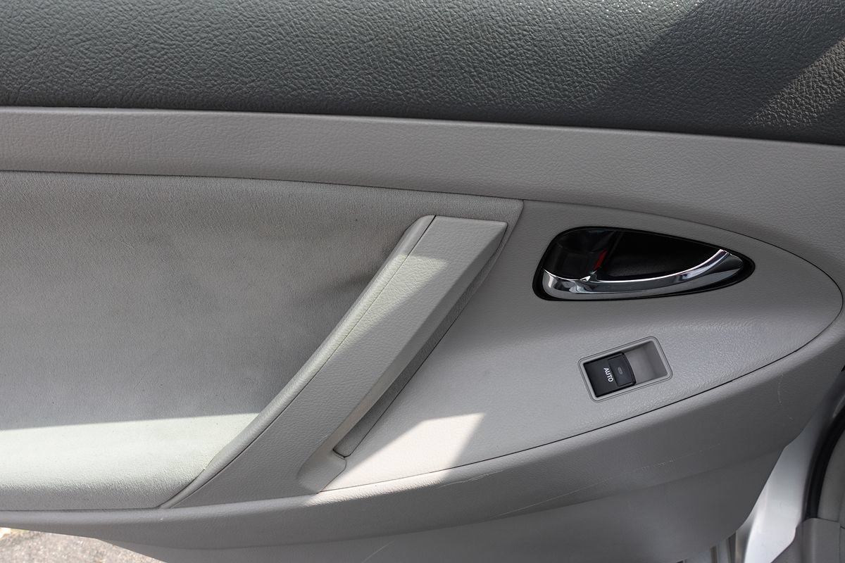 Used 2011 Toyota Camry LE FWD image 16