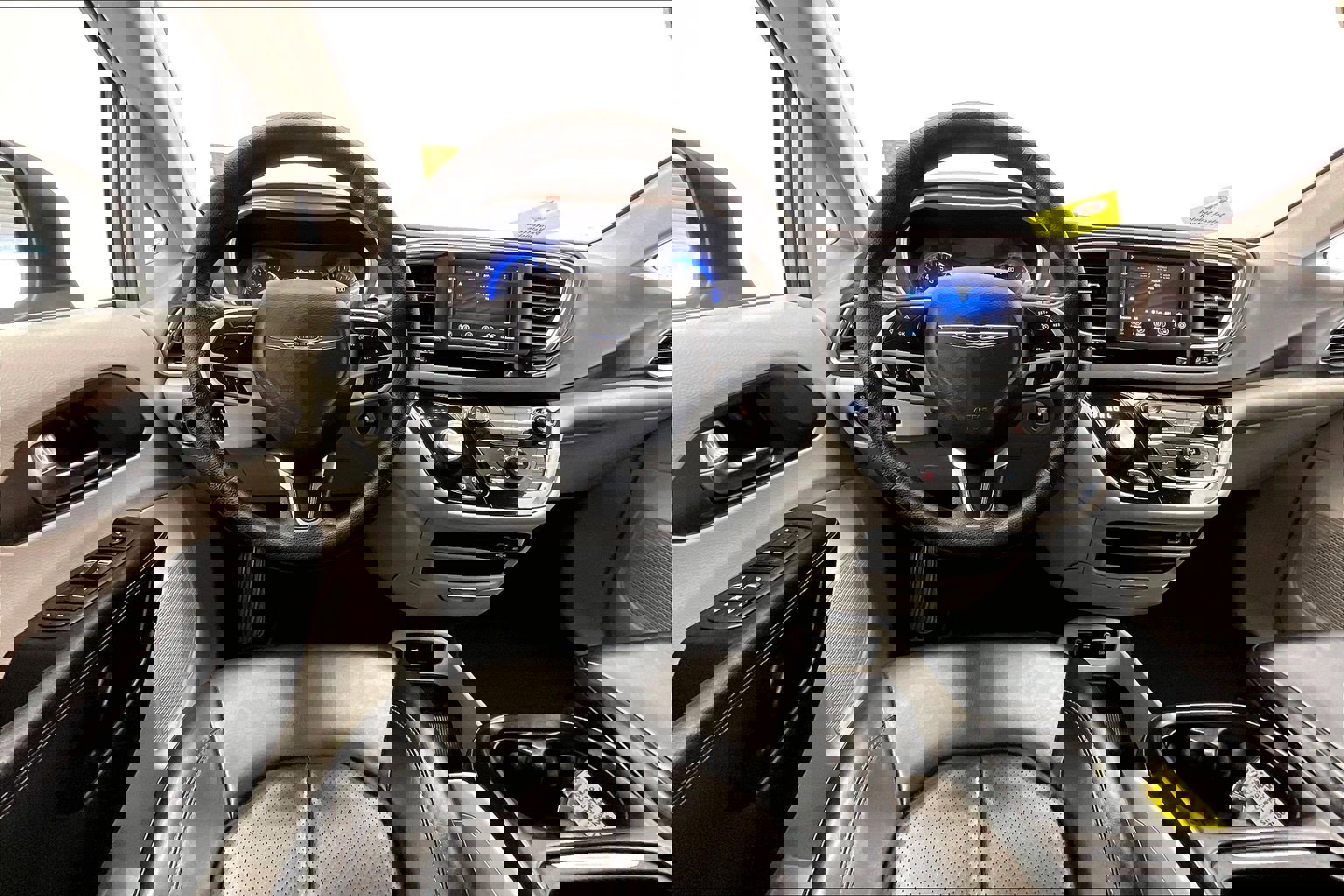 Used 2020 Chrysler Voyager Lxi image 4