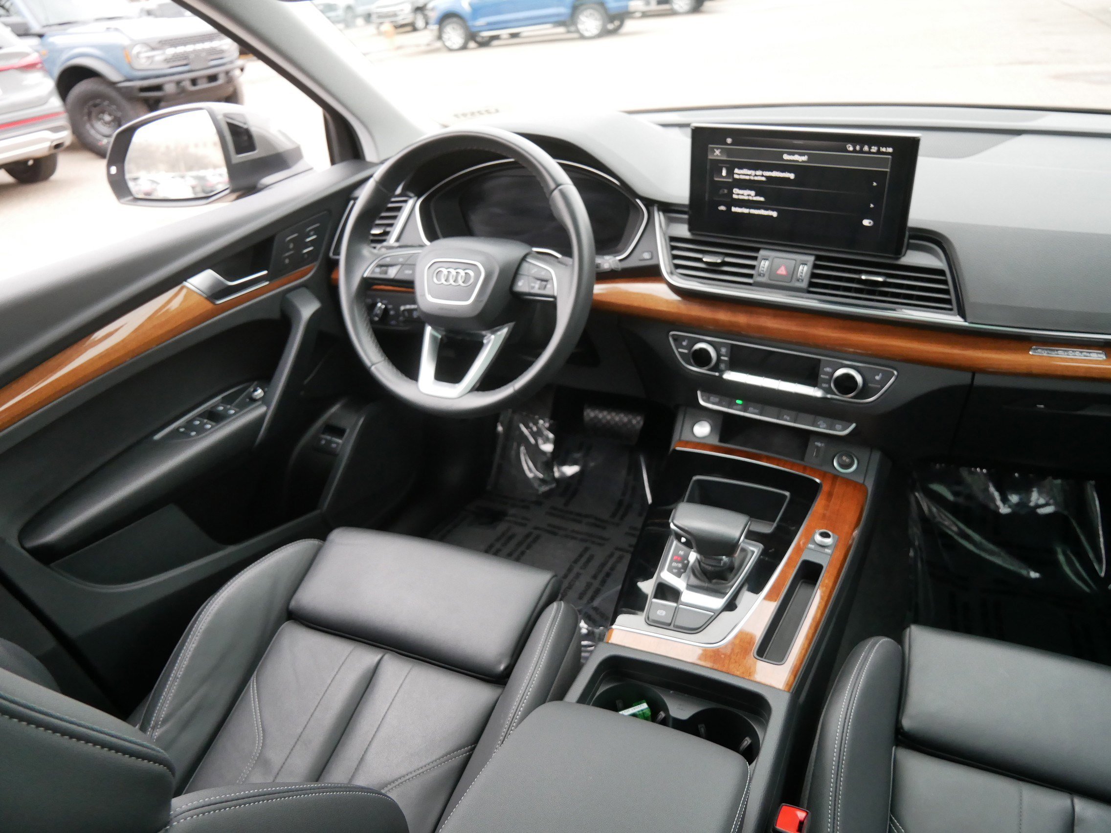 Used 2023 Audi Q5 e Premium w/ Convenience Package AWD/4WD image 9