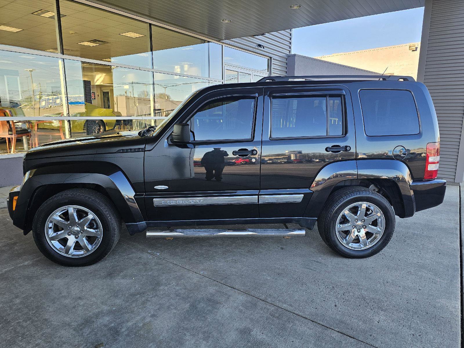Used 2012 Jeep Liberty Sport image 2
