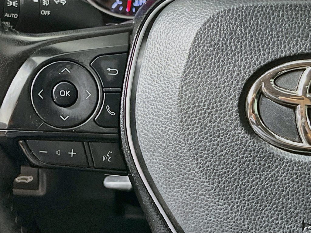 Used 2021 Toyota RAV4 XLE w/ Convenience Package FWD image 16