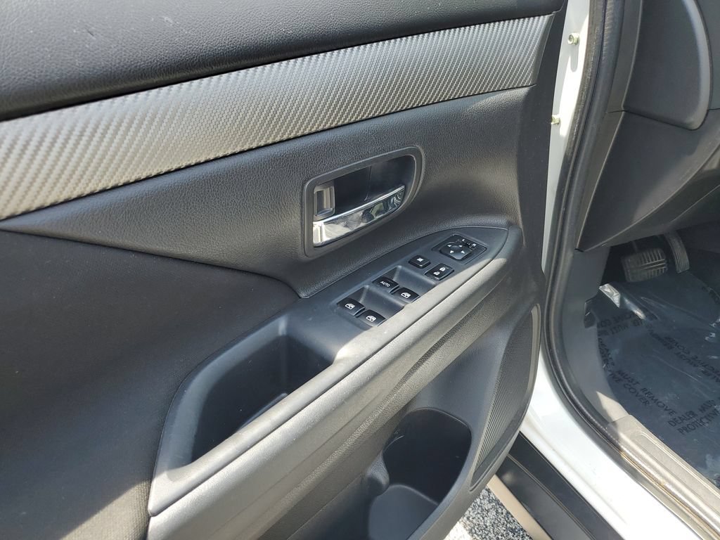 Used 2018 Mitsubishi Outlander ES AWD/4WD image 17