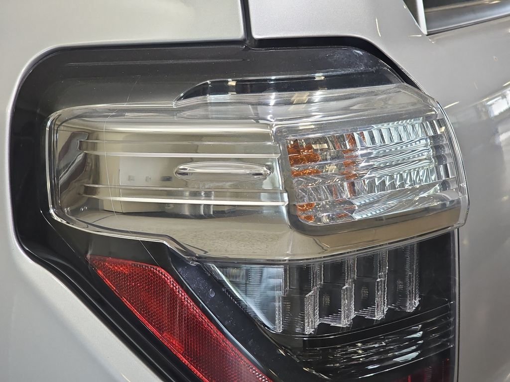 Used 2015 Toyota 4Runner Limited AWD/4WD image 34