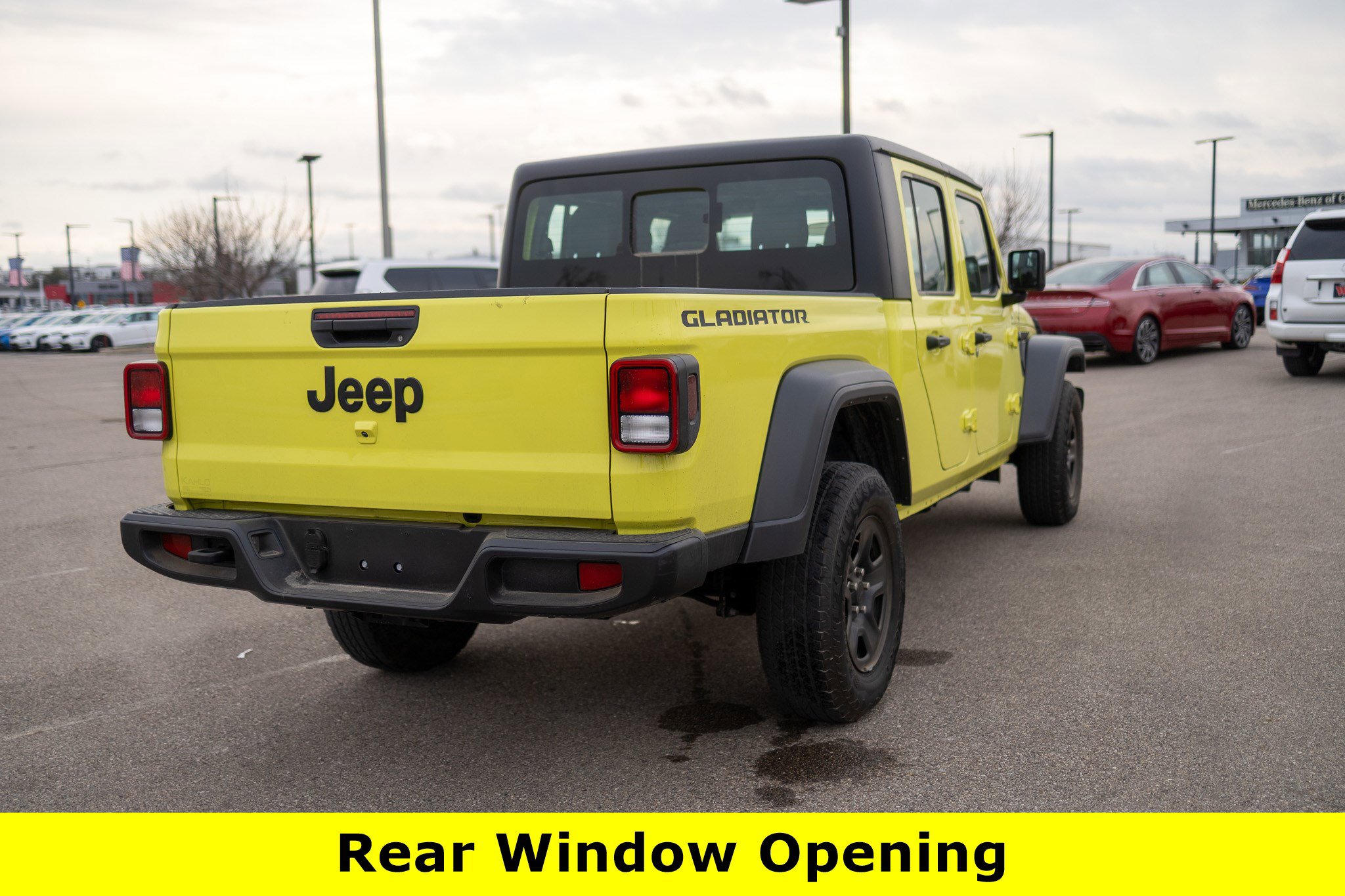 Used 2023 Jeep Gladiator Sport image 3